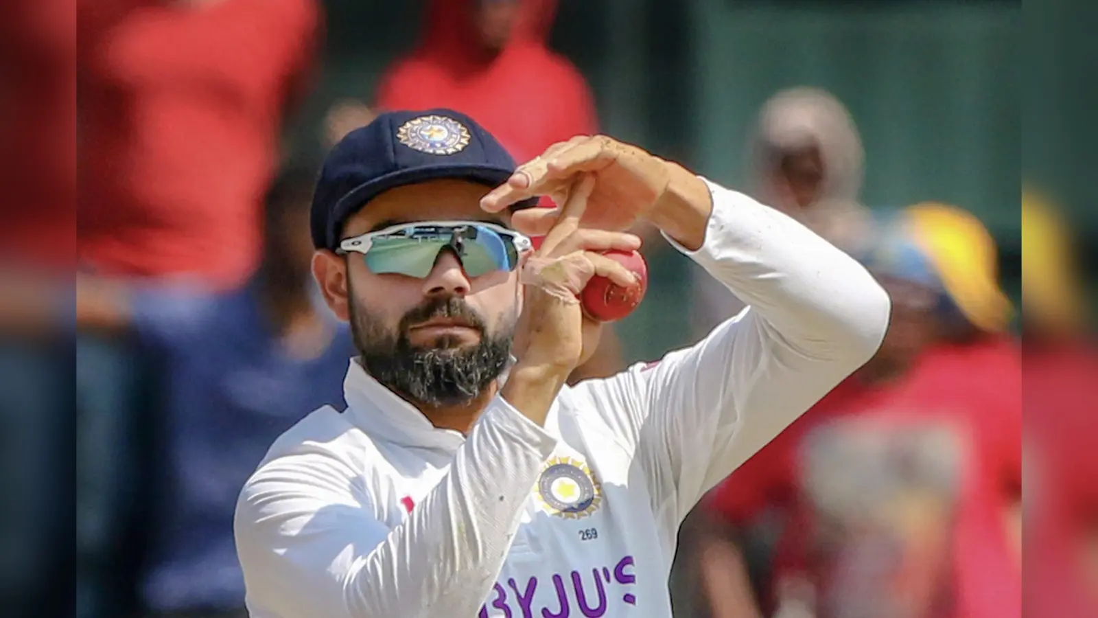 विराट कोहली के कप्तानी छोड़ने के बाद फैन्स के निशाने पर आये सौरव गांगुली और बीसीसीआई, जमकर हो रहे ट्रोल