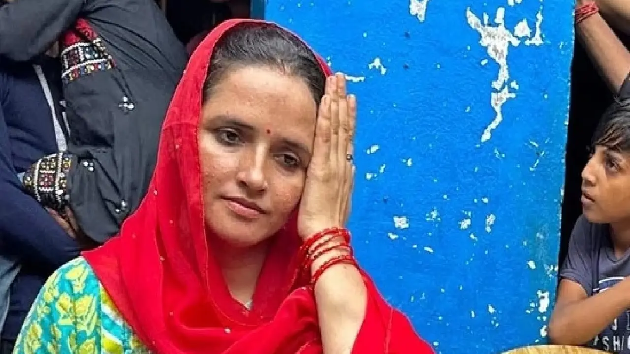 Seema Haider: भारत-नेपाल बॉर्डर पर सीमा हैदर की बस जांच करने वाला SSB इंस्पेक्टर सस्पेंड, जानें कारण