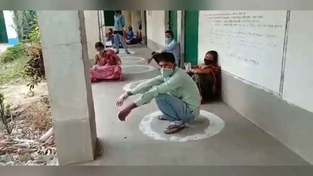 बंगाल चुनाव 2021: दुर्गापुर पूर्व में EVM खराब होने से वोटरों की लगी लंबी लाइन, लोगों में नाराजगी