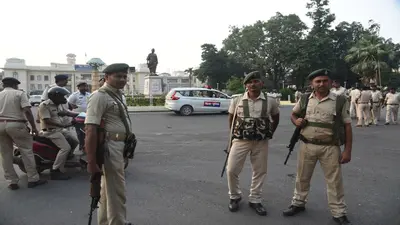 PHOTOS: पटना में धारा 144 लागू, विधानसभा सत्र के लिए 800 पुलिस जवानों की तैनाती, देखिए तस्वीरें..