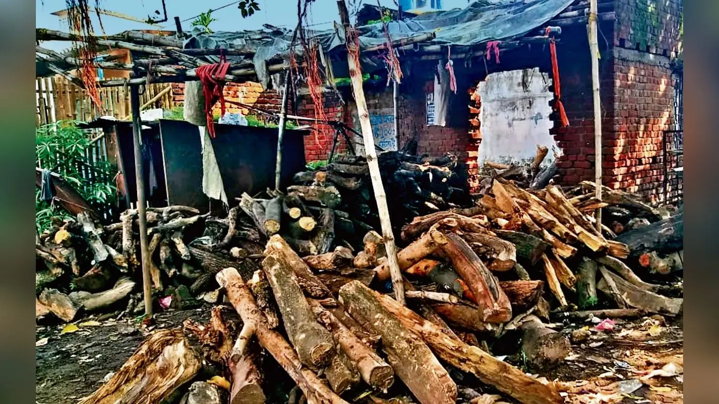 धनबाद के सरकारी स्कूलों की जमीन पर अतिक्रमण, शिक्षा विभाग मौन