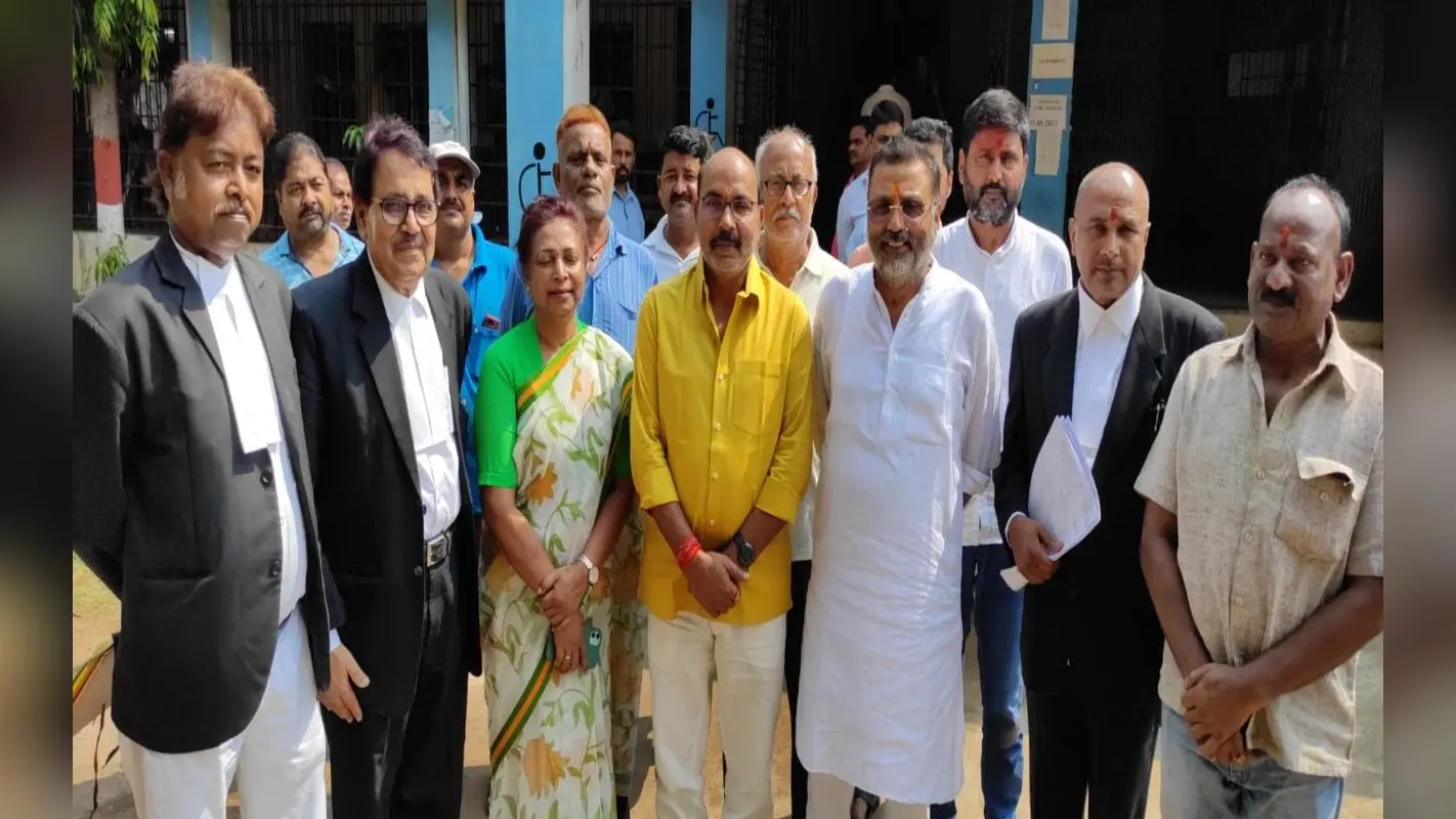 गोड्डा सांसद डॉ निशिकांत दुबे दो मामलों में हुए दुमका कोर्ट में पेश, एक मामले में मिली जमानत