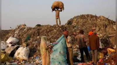 गणतंत्र दिवस समारोह में सफाईकर्मियों व फ्रंटलाइन वर्कर्स बने मुख्य अतिथि, जानें वेस्ट वर्कर्स की स्थिति
