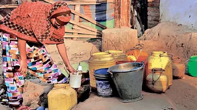 भागलपुर के गांव में पानी के लिए मचा हाहाकार, आक्रोशित ग्रामीणों ने किया प्रदर्शन