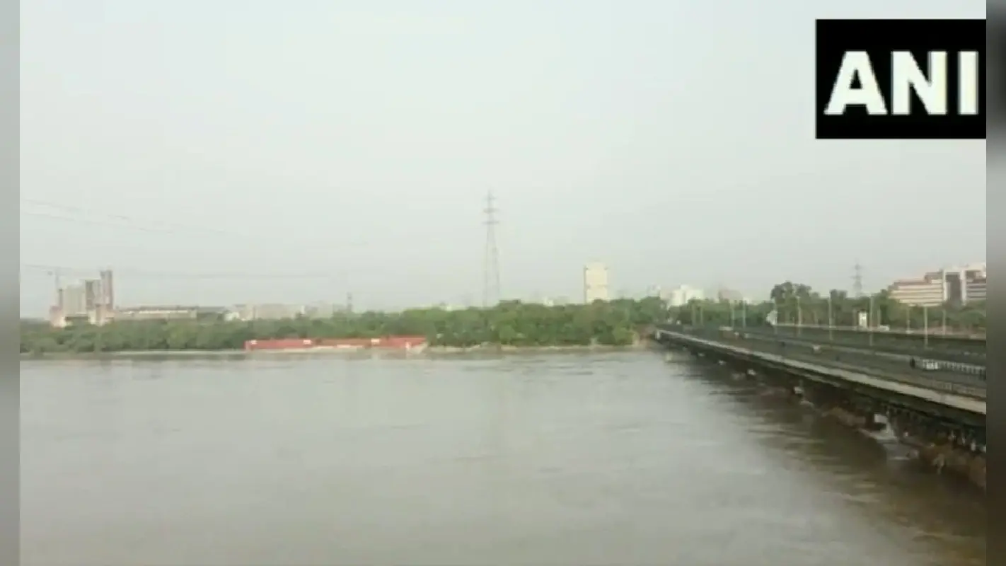 Yamuna Water Level: दिल्ली पर फिर मंडराया बाढ़ का खतरा, यमुना का जलस्तर खतरे के निशान के पार
