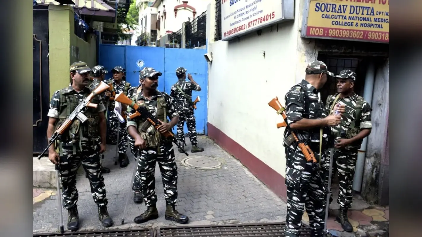 WB News: सीएम ममता बनर्जी के करीबी मंत्री फिरहाद हकीम के घर सीबीआई की छापेमारी, जानें क्या है मामला