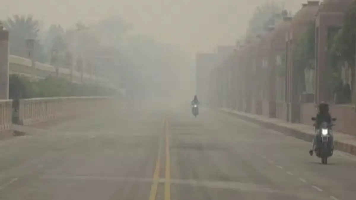 UP AQI Today: सांसों पर प्रदूषण का साया, दिवाली के बाद और जहरीली हुई हवा, एनसीआर में सांस लेना मुश्किल