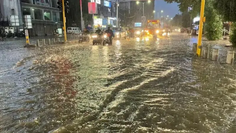 UP Weather Update: यूपी में 15 अगस्त तक बादल दिखाएंगे तेवर, IMD ने अलर्ट किया जारी, जानें अपने शहर का मौसम