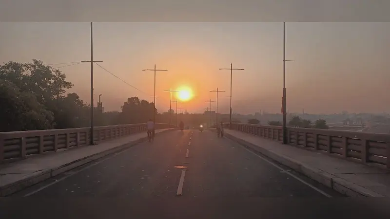 Lucknow Weather Update Video: लखनऊ में धूप, दिन चढ़ने के साथ बढ़ेगी तपिश, जानें अपने शहर के मौसम का हाल