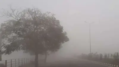 UP Weather: कल पूरे UP में बदल जायेगा मौसम, अगले दो दिन तेज हवा के साथ होगी बारिश, जानें मौसम अपडेट