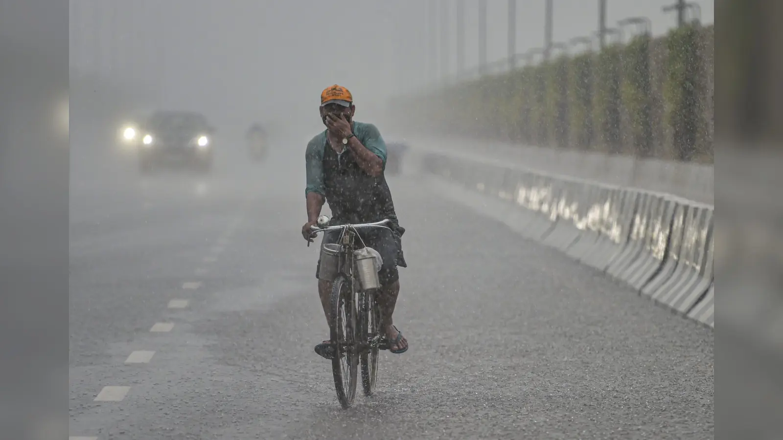 Weather Forecast : यूपी-झारखंड-बिहार में होगी भारी बारिश, जानें देश के अन्य राज्यों के मौसम का हाल