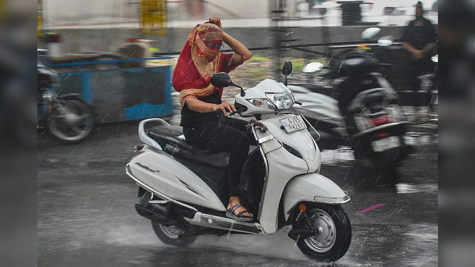 Weather Forecast LIVE Update: दिल्ली में बारिश की संभावना, जानें बिहार-यूपी सहित अन्य राज्य का मौसम