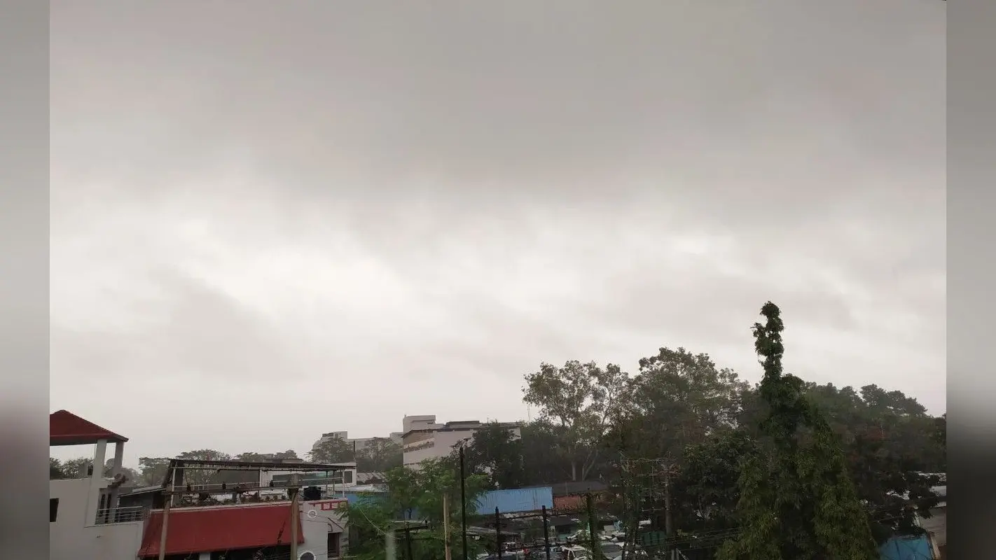 Lucknow Weather Video: मौसम ने फिर ली करवट, आज लखनऊ में बूंदाबांदी, जानें UP समेत अन्य राज्यों का हाल