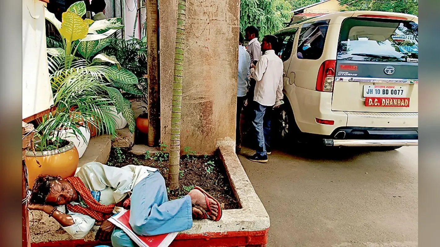 धनबाद में एक पिता की गुहार, पुलिस की गाड़ी चलाते मरा था मेरा बेटा, 18 साल बाद भी नहीं मिला सरकारी लाभ