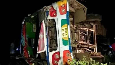 पश्चिम बंगाल से Vizag जा रही बस ओड़िशा के Ganjam में दुर्घटनाग्रस्त, 4 महिला समेत 6 लोगों की मौत