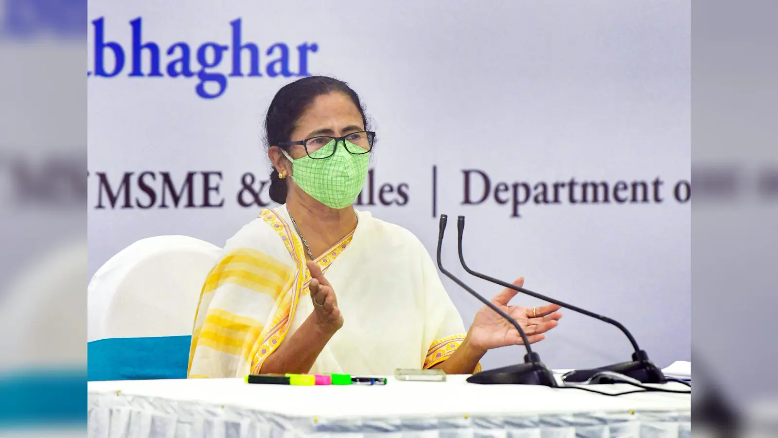 ममता बनर्जी ने औद्योगिक चैंबरों से कहा- पैसे और राहत सामग्री हमें दें, हम करेंगे टीकाकारण और राहत सामग्री का वितरण