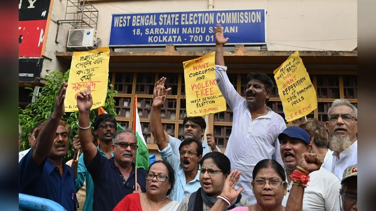 बंगाल पंचायत चुनाव : मुर्शिदाबाद में मिला बम से भरा बैग, नामांकन की होगी वीडियोग्राफी, 13 जून को सर्वदलीय बैठक