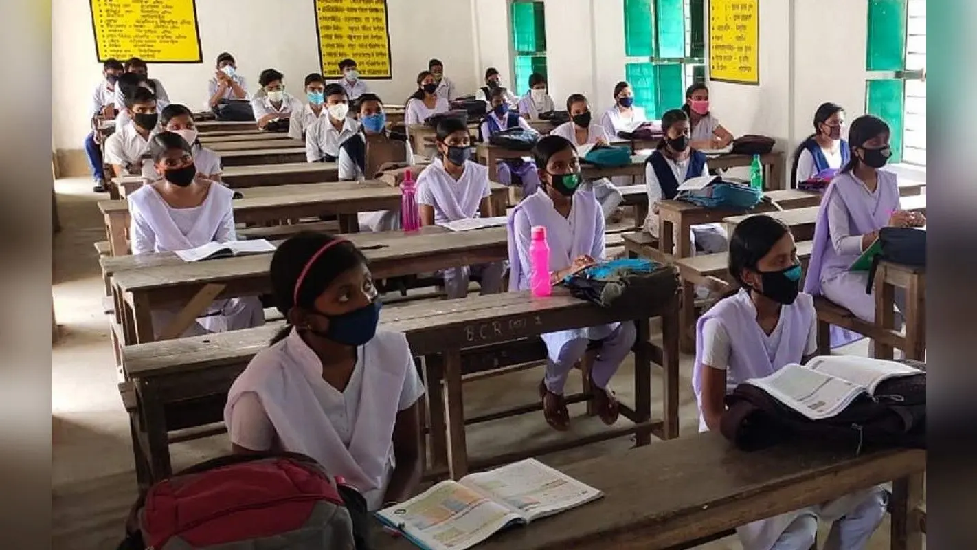 School Reopen Latest Update: कोलकाता में कब खुलेंगे स्कूल? ऑफलाइन क्लास और कोविड-19 फीस पर क्या कहते हैं प्रिंसिपल