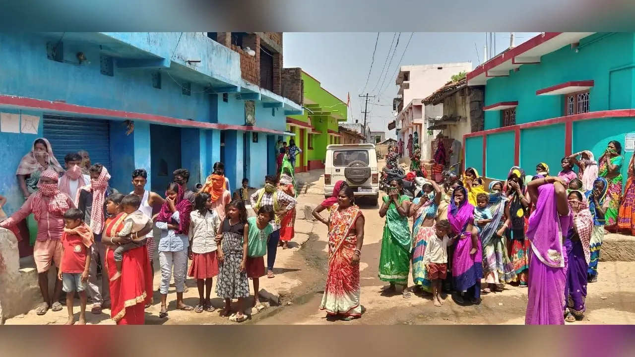 बोकारो के गोमिया में ट्रैक्टर पलटने से दो की मौत, गांव के बीच में हुई घटना