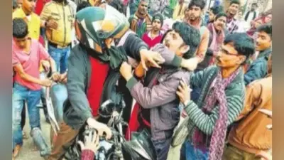 निगम के सफाईकर्मी का शव सड़क पर रखकर किया जाम, राहगीरों से की मारपीट