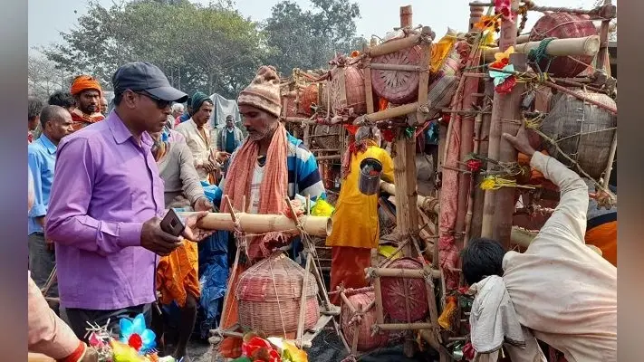 देवघर से सीतामढ़ी जा रही बस रास्ते में पलटी, आधा दर्जन कांवरिया जख्मी
