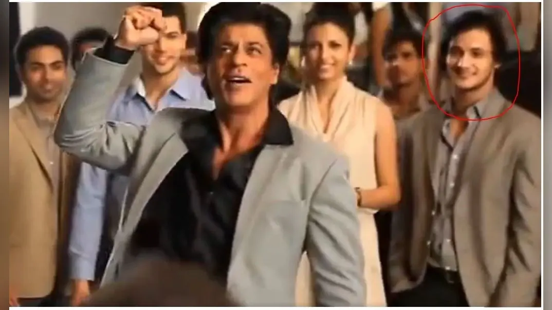 शाहरुख खान संग इस वीडियो में दिखे थे Bigg Boss फेम आसिम रियाज, वायरल VIDEO पर अब एक्टर ने तोड़ी चुप्पी