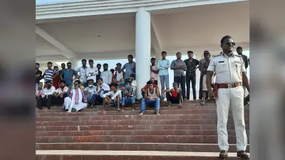 सेल्फी लेते फिसला पैर, गंगा में बह गए 3 किशोर