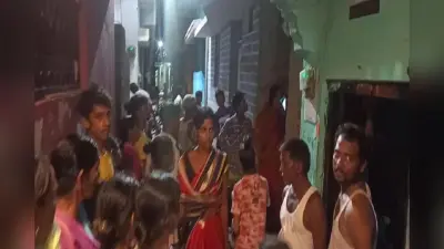 नवजात बच्ची को कूड़े की ढेर में दफनाती हुई पकड़ी गई मां, पुलिस ने हिरासत में लिया