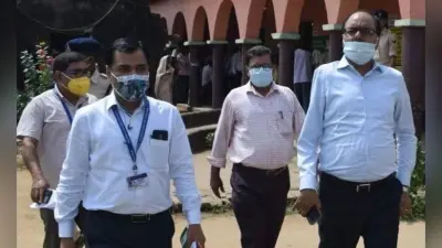 Bihar Panchayat Chunav: पालीगंज में संवेदनशील मतदान केंद्र का निरीक्षण करने पहुंचे DM और Commissioner
