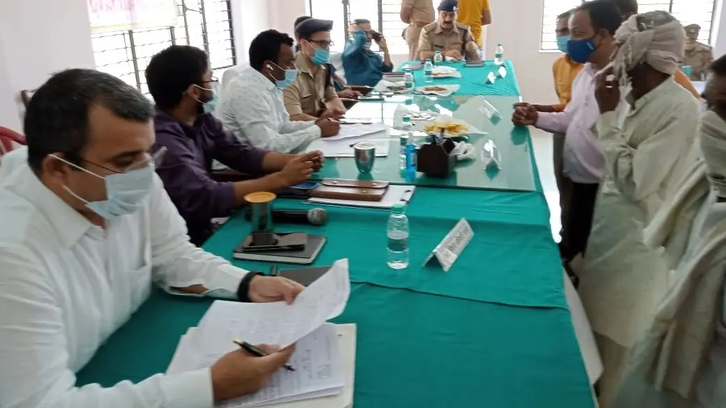 Bareilly News: डीएम ने तहसील दिवस पर सुनीं फरियादियों की समस्याएं, आठ शिकायतों का मौके पर कराया निस्तारण