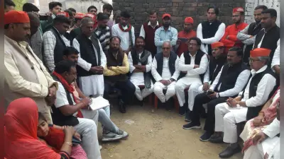 फाफामऊ हत्याकांड: सपा प्रतिनिधि मंडल ने गोहरी गांव में पीड़ित परिजनों से की मुलाकात, कहा- हम आपके साथ हैं