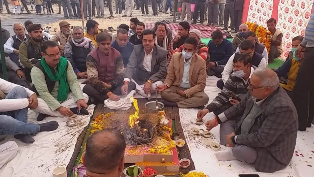 Aligarh News: साथा चीनी मिल को लेकर किसानों ने प्रभारी मंत्री का किया था विरोध, अब शुरू हुई पेराई