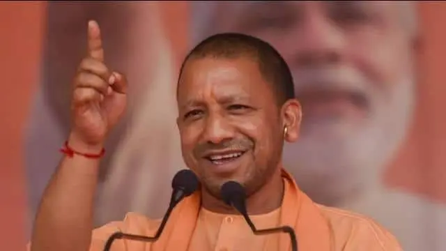 UP में उद्यमियों के सपनों को मिलेगी नई उड़ान, सीएम योगी ने कारोबारियों को बांटा 16 हजार करोड़ का लोन