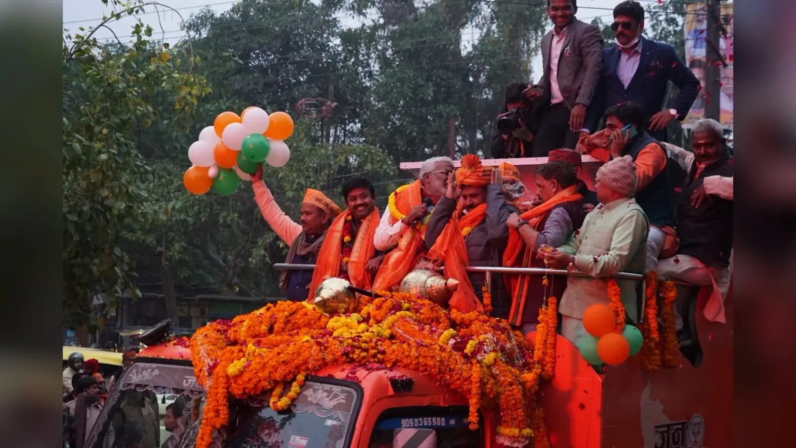 वाराणसी पहुंची बीजेपी की जन विश्वास यात्रा में उमड़ा जनसैलाब, देखें Photos