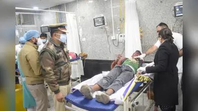 Varanasi News: अपर पुलिस आयुक्त ने घर का चिराग बुझने से बचाया, हादसे में घायल युवक की बचायी जान