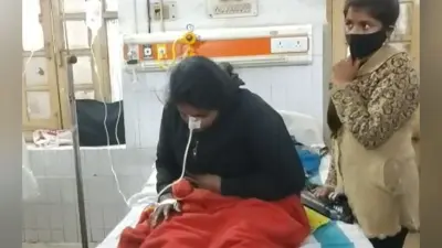उत्पीड़न से परेशान महिला ने खाया जहर, फिर फरियाद लेकर पहुंची डीएम ऑफिस, मचा हड़कंप