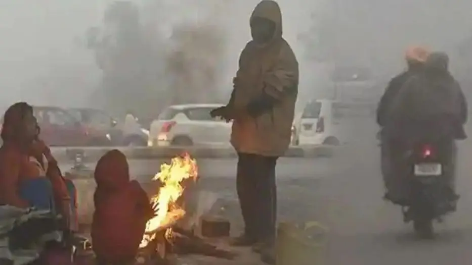 UP Weather News: यूपी में घने कोहरे और शीतलहर के कारण बढ़ेगी ठंड, जानें अपने शहर में मौसम का हाल