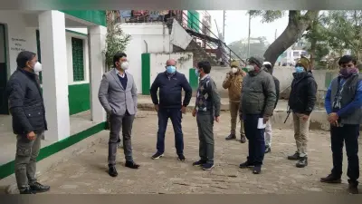 Prayagraj News: जिला निर्वाचन अधिकारी ने पोलिंग बूथों का किया निरीक्षण, दिए अहम निर्देश