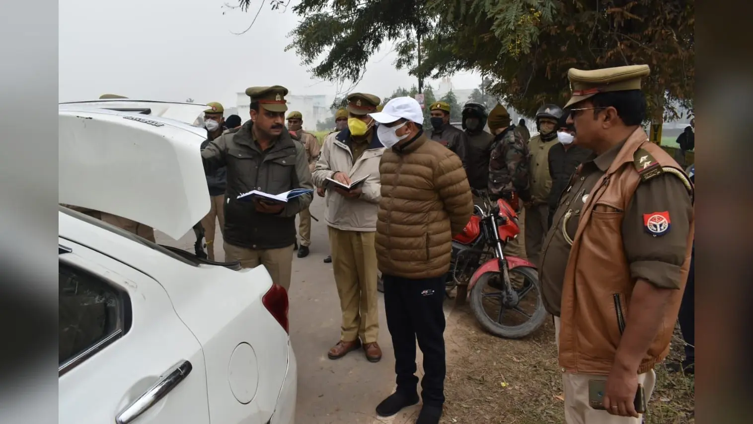 आगरा में कुरियर कंपनी के कर्मचारियों से 200 किलो चांदी की लूट, जांच में जुटी पुलिस