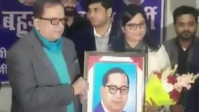 आईएएस बनने का था सपना, अब वकील बनकर लड़ रहीं दुष्कर्म पीड़िताओं की लड़ाई, जानें कौन हैं सीमा कुशवाहा