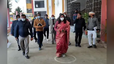 Aligarh News: ईवीएम-वीवीपैट ट्रेंनिग में कुल 452 कर्मी रहे अनुपस्थित, DM ने दिए एफआईआर के आदेश
