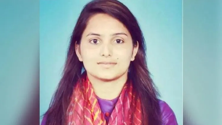 इंग्लैंड रिटर्न रूपाली दीक्षित को सपा ने फतेहाबाद विधानसभा से बनाया प्रत्याशी, तीन मिनट में मिला टिकट