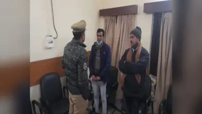 BHU में नौकरी का फर्जी नियुक्ति पत्र देकर युवक से ठगे रुपये, संयुक्त कुल सचिव ने 2 को किया पुलिस के हवाले