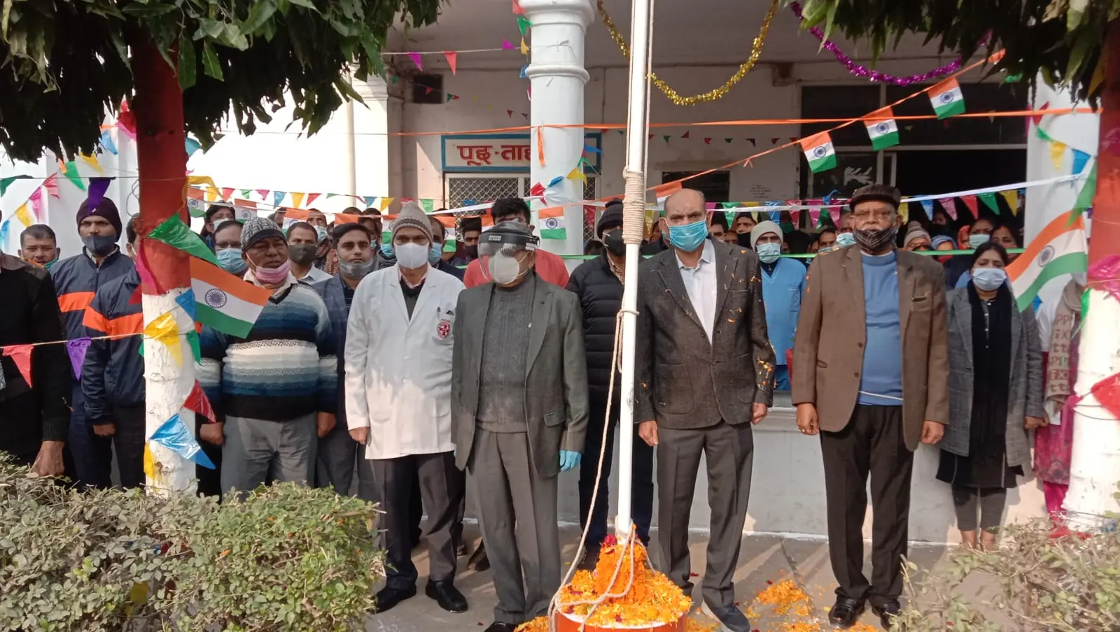 गुरु गोरक्षनाथ चिकित्सालय में धूमधाम से मनाया गया गणतंत्र दिवस, मेजर जनरल ने फहराया झंडा