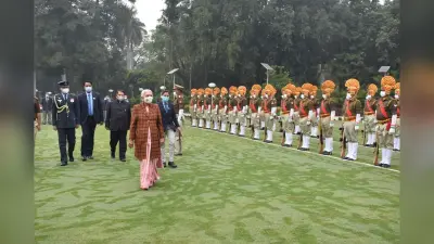 Republic Day 2022: राज्यपाल आनंदीबेन पटेल ने गणतंत्र दिवस पर किया ध्वजारोहण, ली परेड की सलामी, देखें फोटो