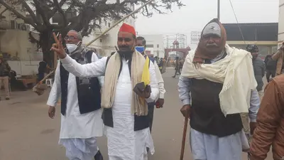 सपा प्रत्याशी चुनाव आयोग के निर्देश की उड़ा रहे धज्जियां, अब तक पांच मुकदमा हो चुका है दर्ज