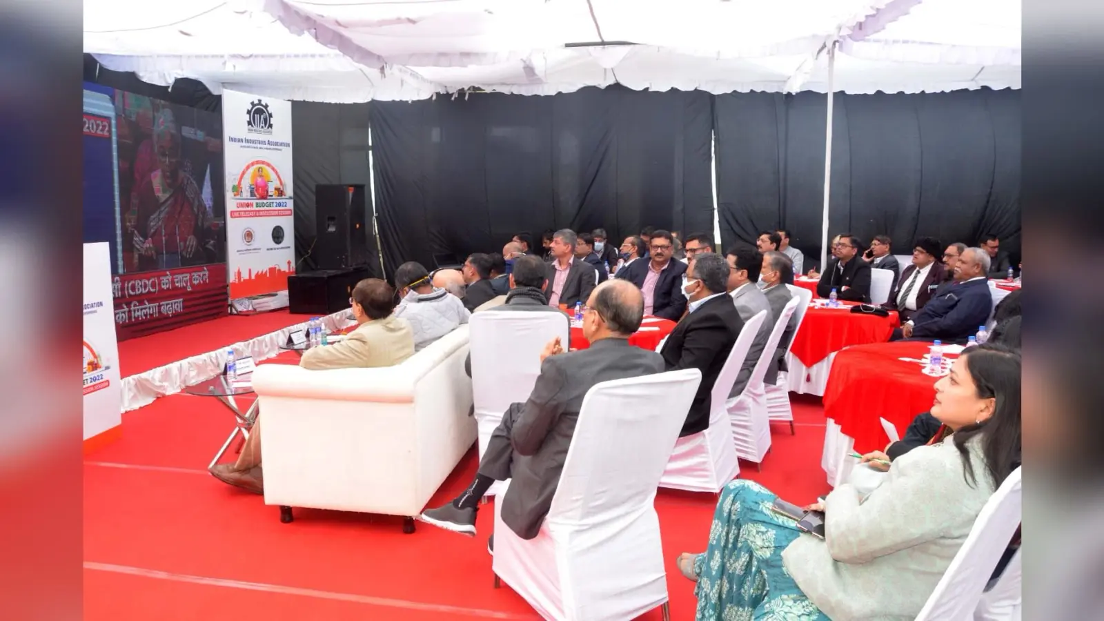 महिला होकर भी निर्मला सीतारमण ने महिलाओं के लिए बजट में नहीं किया विचार, वाराणसी की जनता का छलका दर्द