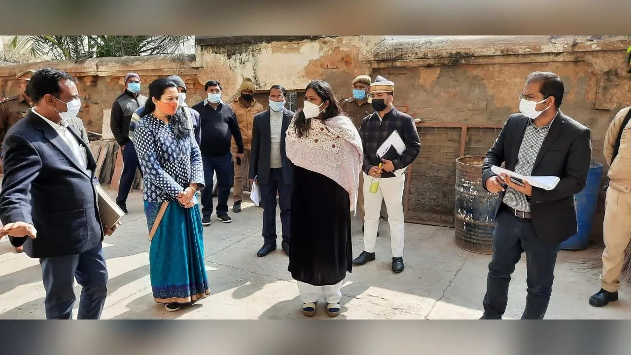 UP Election: अलीगढ़ में बूथ पर वोटर, प्रत्याशी, मीडिया का दायरा निर्धारित, नियमों के उल्लघंन पर कार्रवाई