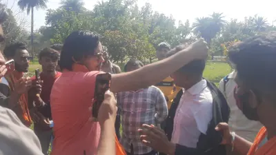 Agra News: वैलेंटाइन डे पर बजरंग दल कार्यकर्ताओं ने प्रेमी युगलों से की मारपीट, 13 फरवरी को दी थी चेतावनी