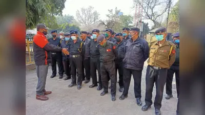 Aligarh News: बिना सैलरी 7 महीने से सुरक्षा ड्यूटी कर रहे गार्डों का फूटा गुस्सा, कही ये बात
